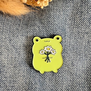 Frosch Pin mit Blumen Brosche Emaille-Pin Anstecknadel cute Kawaii Frosch frog Geschenkidee lustig funny pins accessoires grün