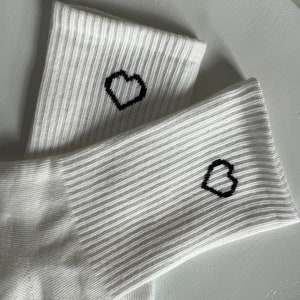Socken Accessoires Strümpfe unisex weiß grau schwarz Herz Socken mit Herz Tennissocken Motiv Socken Bild 5
