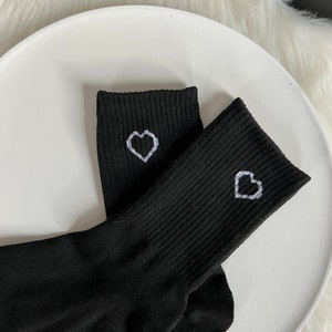 Socken Accessoires Strümpfe unisex weiß grau schwarz Herz Socken mit Herz Tennissocken Motiv Socken Bild 9