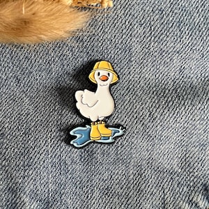 Ente Pin mit Hut Brosche Emaille-Pin Anstecknadel Kawaii duck with hat Geschenkidee lustig cute pins accessoires süß Anstecker