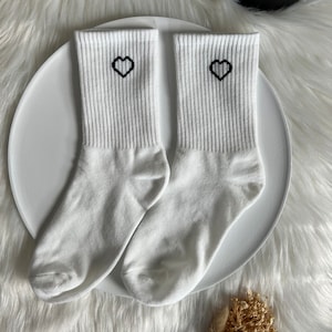 Socken Accessoires Strümpfe unisex weiß grau schwarz Herz Socken mit Herz Tennissocken Motiv Socken Bild 4