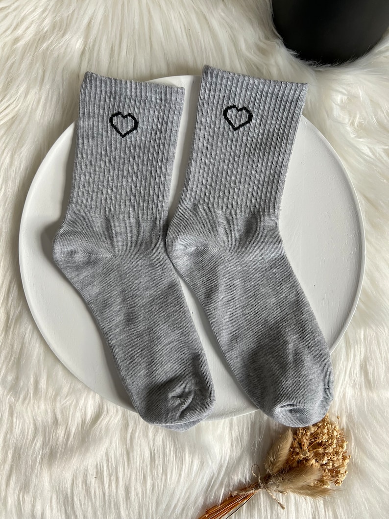 Socken Accessoires Strümpfe unisex weiß grau schwarz Herz Socken mit Herz Tennissocken Motiv Socken Bild 6