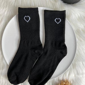 Socken Accessoires Strümpfe unisex weiß grau schwarz Herz Socken mit Herz Tennissocken Motiv Socken Bild 8