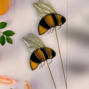 Bee plant stake, stained glass bee, sun catcher, plant decor, bumblebee