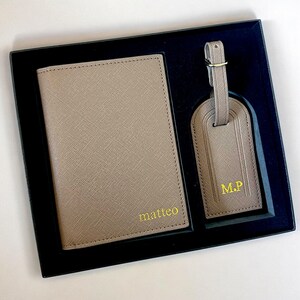 Regalo de viaje personalizado / Cartera para pasaporte personalizada / Accesorios de viaje / Regalo de viaje para ella / Propuesta de padrino / Regalo de boda