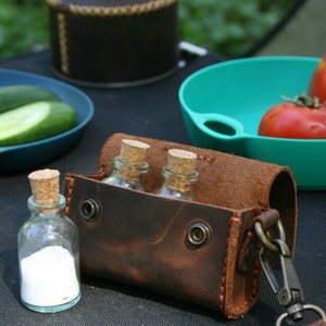 Leather Spice Set for Camping,Bushcraft Kitchen Equipment,Leather Travel Spice Kit,Travel spice organizer,Bushcraft cooking spice kit,