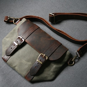 Sac banane en cuir et toile, sac banane en toile cirée, sac à bandoulière en toile, sac banane Bushcraft, sac banane non sexuel, cadeau de fête des mères