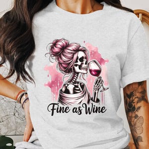PNG de vino fino, clipart de esqueleto espeluznante, diseño de sublimación para amantes del vino, archivo de transferencia DTF para bebedores de vino, PNG de camiseta de esqueleto lindo, taza PNG