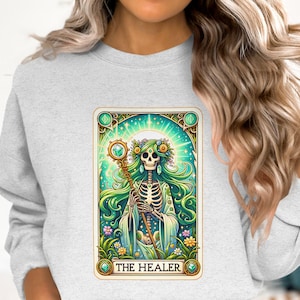 The Healer Lustige Tarot Karte PNG - Niedliches Skelett Sublimations Design für T-Shirt und Tasse - Witchy Celestial Skeleton DTF Digital Download