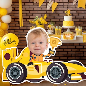 Żółty samochód wyścigowy gokart niestandardowa twarz wycięta, Zmieniający rozmiar standee, dekoracja imprezy sportowej, dekoracja tortu F1 Cup, rekwizyt stoiska PNG PDF
