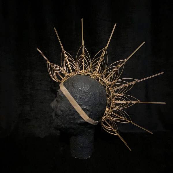 Mohawk Sunburst, golden, the main festival of the Iroquois festival, Burning Man. Met Gala Festival