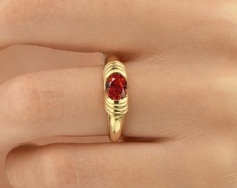 Oval Garnet Ring in 14k Yellow Gold