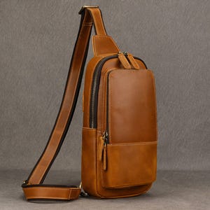 Sac bandoulière en cuir pour homme Sac bandoulière poitrine Sac messager d'extérieur Sac de voyage pour homme Sac banane Cadeaux d'anniversaire personnalisés pour lui
