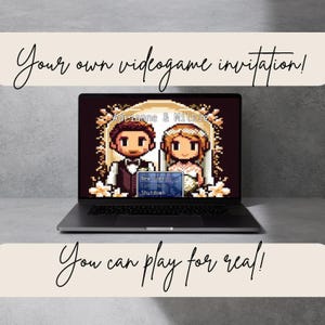 Puede incluir: Un portátil muestra una invitación de boda pixelada con el texto "Adrianne & Milkie". La pantalla muestra a una novia y un novio al estilo de un videojuego. También se ve el texto "Your own videogame invitation!" y "You can play for real!"