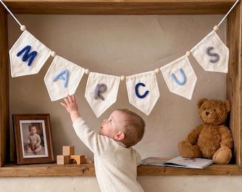 Gepersonaliseerde babynaambanner, banner van canvas met letters van garen, naamslinger op maat, decoratiebord voor de babykamer