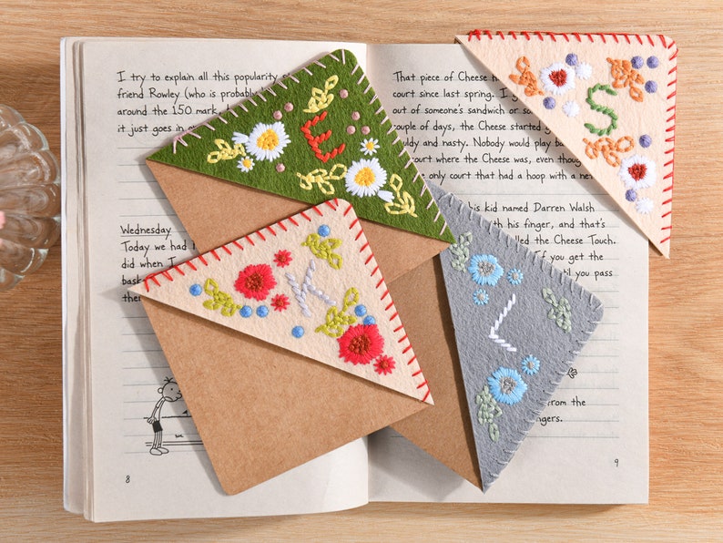Personalized Hand Embroidered Corner Bookmark,felt Triangle Page ...