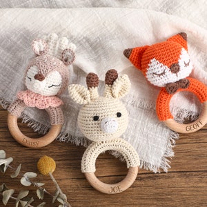 Hochet animal personnalisé au crochet, hochet en bois personnalisé pour bébé, hochet avec nom gravé, cadeau de baby shower, cadeau nouveau-né, hochet en bois image 5