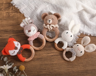 Sonajero de ganchillo animal personalizado, sonajero de madera personalizado para bebés, sonajero grabado con nombre, regalo de baby shower, regalo de recién nacido, anillo de sonajero de madera