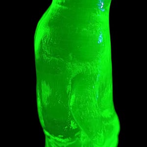 Uranium Penguin – Vaseline Glass Figurine 10.5 cm | Glows Under UV Light