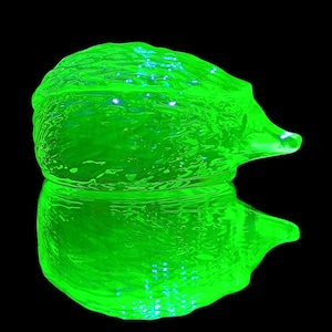 Hérisson en verre d'uranium jaune brillant - Irisé, fluorescent, brille aux UV