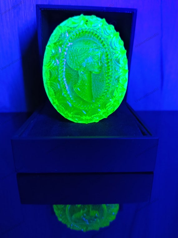 Large Czech Uranium Jewelry glass cameo cabochon … - image 3