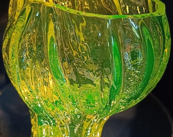 Large heavy planter, Uranium glass