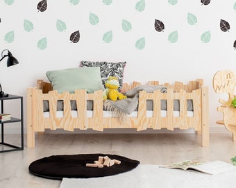 łóżko drewniane dziecięce, łóżko pojedyncze, łóżko Montessori, łóżko parterowe, łóżko dla dzieci, łóżko z płotkiem- PIKKO S Adeko Kids