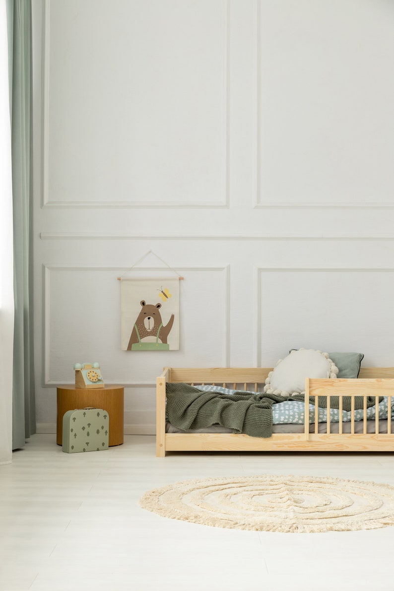 łóżko drewniane dziecięce, łóżko pojedyncze, łóżko Montessori, łóżko parterowe, łóżko dla dzieci, łóżko z barierką CPW Adeko Kids zdjęcie 2