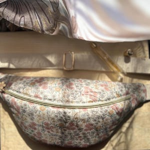 Handmade fanny pack – Unique fabric accessory – Customizable fanny pack – Original gift – Made in France – Floral fanny pack