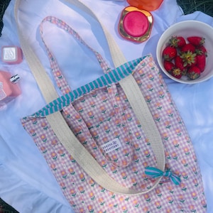 Handmade floral tote bag, Summer tote bag with pocket, Romantic hand-sewn tote bag, Handmade floral cotton bags, Summer tote bags.