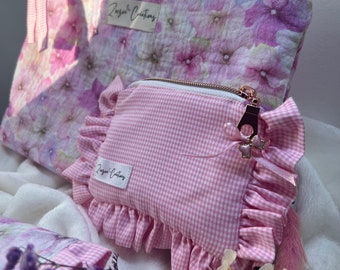 Frou frou clutch in pink gingham fabric with small bow pendant on the zipper pull