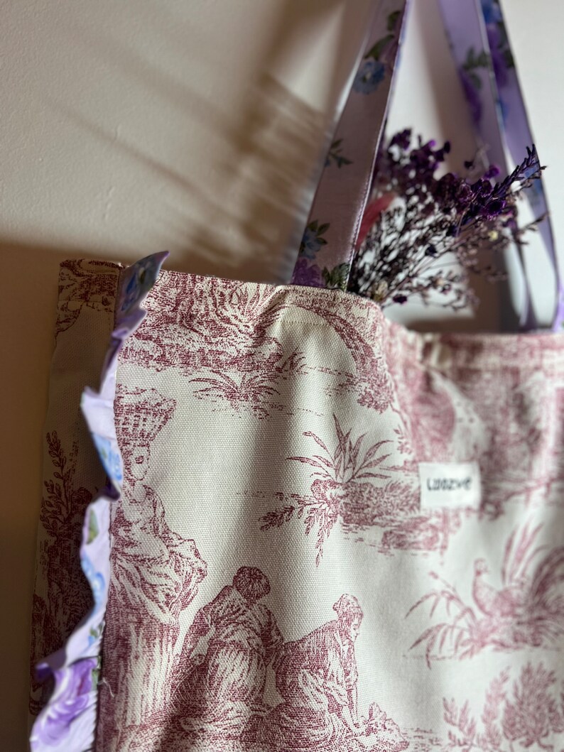 Totebag/ Ruffle bag en toile de jouy / éponge lilas image 5