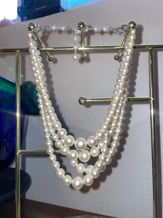 Four strand faux pearl choker necklace