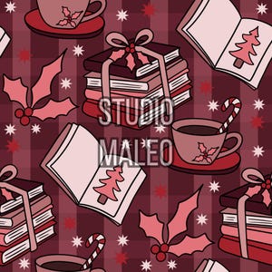 Peut inclure: Motif répété avec des livres, des tasses de café, du houx et des arbres de Noël. Les livres sont liés avec des rubans et les tasses ont des cannes en sucre. Le fond est un motif à carreaux avec des étoiles. Le texte "STUDIO MALEO" est visible.