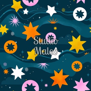 Peut inclure: Un motif sans couture sur fond bleu foncé avec des étoiles blanches, roses, orange et jaunes, des cercles et d'autres formes abstraites. Le texte "Studio Maleo" est au centre du motif.