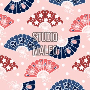 Può includere: Un motivo ripetuto di ventagli decorativi nei toni del rosso, blu e rosa, con accenti bianchi e pois. I ventagli presentano disegni floreali e geometrici. Il testo "STUDIO MALEO" è sovrapposto all'immagine.