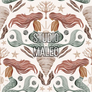 Peut inclure: Motif répété avec des sirènes, des coquillages et des plantes aquatiques dans des tons sourds de marron, vert et beige. Le texte "STUDIO MALEO" est centré. Thème nautique et fantaisiste.