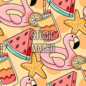 Peut inclure: Motif répété avec des bouées flamants roses, des tranches de pastèque, des étoiles de mer et des cocktails avec des cerises et des tranches d'orange. Le texte "STUDIO MALEO" est présent. Le fond est orange clair.