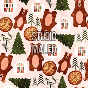 Peut inclure: Un motif sans couture représentant des ours bruns, des sapins et le texte "Born to be Wild" dans une police colorée et superposée. Le fond est rose pâle.
