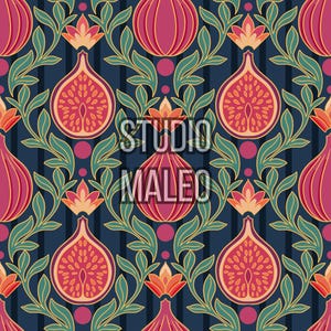 Peut inclure: Motif répété de figues, de fleurs et de feuilles dans des tons de rose, d'orange et de vert sur un fond bleu marine. Le texte "STUDIO MALEO" est superposé au motif.