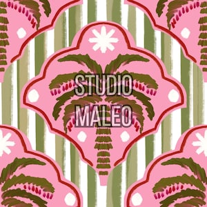 Peut inclure: Motif répété avec des éléments roses, rouges et verts. Le motif comprend des palmiers stylisés et le texte "STUDIO MALEO" dans une forme de quadrilobe rose. Le fond présente des rayures verticales vertes et blanches.
