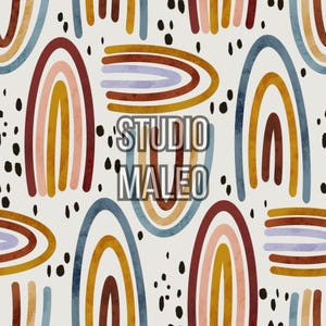 Peut inclure: Motif répétitif de motifs d'arcs-en-ciel stylisés dans des tons de marron, jaune et bleu, avec des accents de points noirs. Le texte "STUDIO MALEO" est superposé au motif. L'ensemble dégage une esthétique moderne et bohème.