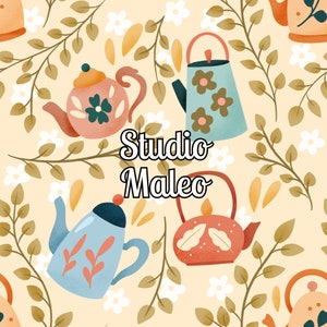 Peut inclure: Un motif sans couture sur fond jaune clair avec des branches brunes, des fleurs blanches et quatre théières de couleurs et de motifs différents. Le texte "Studio Malleo" est au centre de l'image.