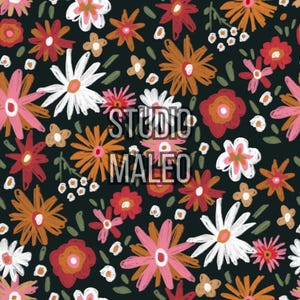 Peut inclure: Un motif floral répété sur fond sombre. Les fleurs sont blanches, roses, oranges et rouges. Le texte "STUDIO MALEO" est au centre. Les fleurs sont dessinées avec une texture de type crayon. Le design est de style dessiné à la main.