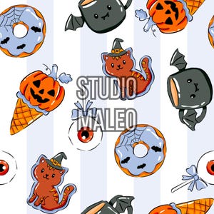 Peut inclure: Motif répétitif avec des illustrations d'Halloween. Le motif comprend des citrouilles oranges, des beignets avec des toiles d'araignées, des chauves-souris, des chats avec des chapeaux de sorcière et des yeux. Le texte "STUDIO MALEO" est également présent.