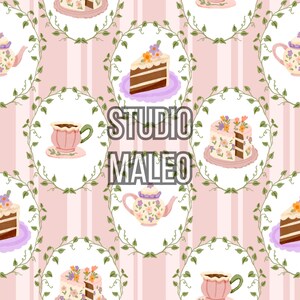 Pode incluir: Um padrão repetitivo com bolos, xícaras de chá e bules com desenhos florais, em um fundo listrado rosa. O texto "STUDIO MALEO" é sobreposto ao design. As ilustrações são emolduradas por bordas verdes em forma de videira.