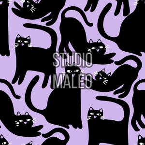 Peut inclure: Motif répété de chats noirs sur fond violet clair. Les chats, aux poses variées, ont des nez en forme de cœur et des moustaches blanches. Le texte "STUDIO MALEO" est superposé au motif.
