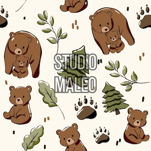 Peut inclure: Motif répété de nounours bruns, oursons, sapins verts, feuilles et empreintes de pattes sur fond crème. Le texte "STUDIO MALEO" est au centre de l'image.
