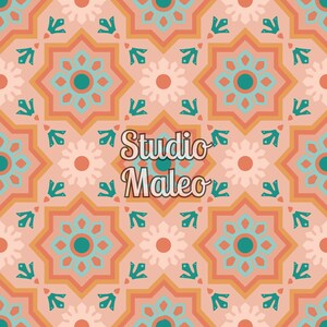 Peut inclure: Un motif géométrique sans couture avec des couleurs orange, pêche et sarcelle. Le motif rappelle un carrelage marocain traditionnel. Le texte "Studio Maleo" est centré sur l'image.