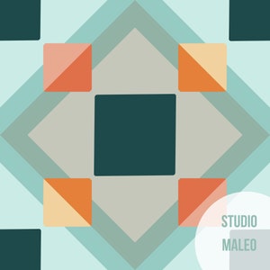 Peut inclure: Motif géométrique abstrait avec des carrés turquoise, bleu clair, gris, orange et pêche. Le motif est répété en forme de losange. Le texte "STUDIO MALEO" est dans un cercle blanc en bas à droite.